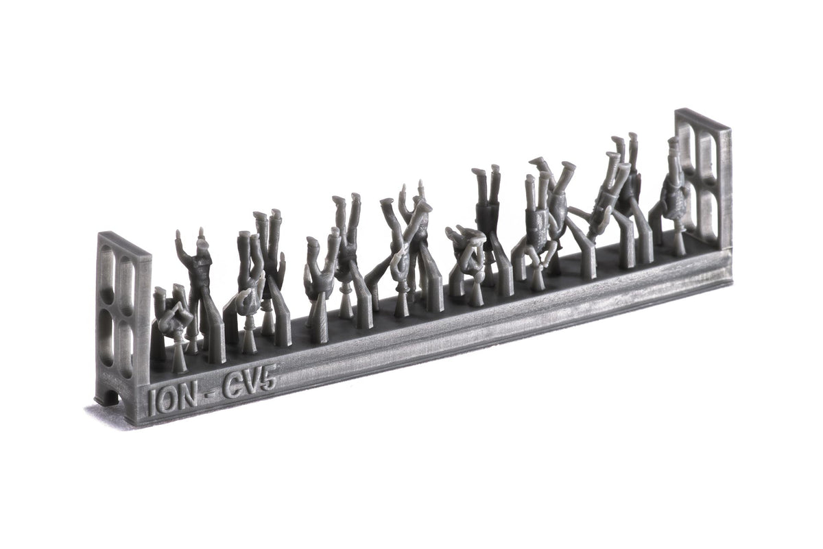 Photo of 1:200 scale resin figures of 20th-century civil ship passengers and crew, finely detailed and designed for passenger liner models.