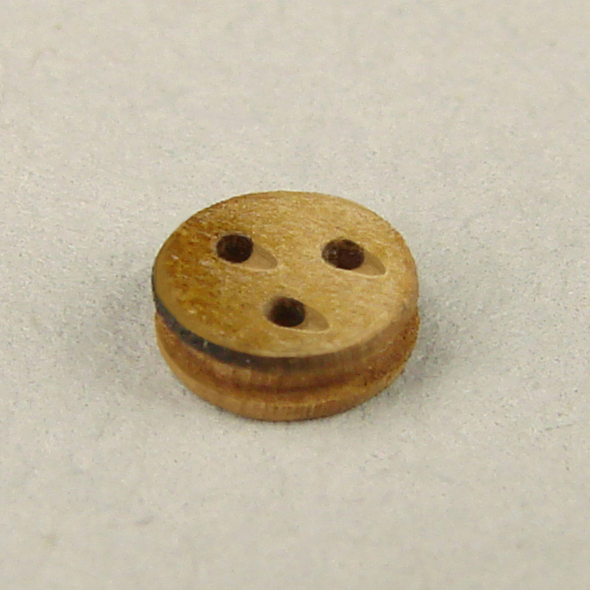 Photo of Shipyard's 3mm Deadeye Rigging Blocks, a 40-piece set for detailed model ship self-assembly, showcasing the precision and quality of card material blocks.