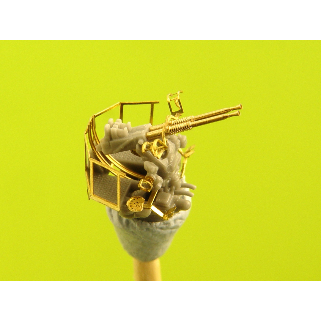 Photo of 1:350 scale US Navy 40mm/56 Bofors twin mount with Mk-51 director from Master