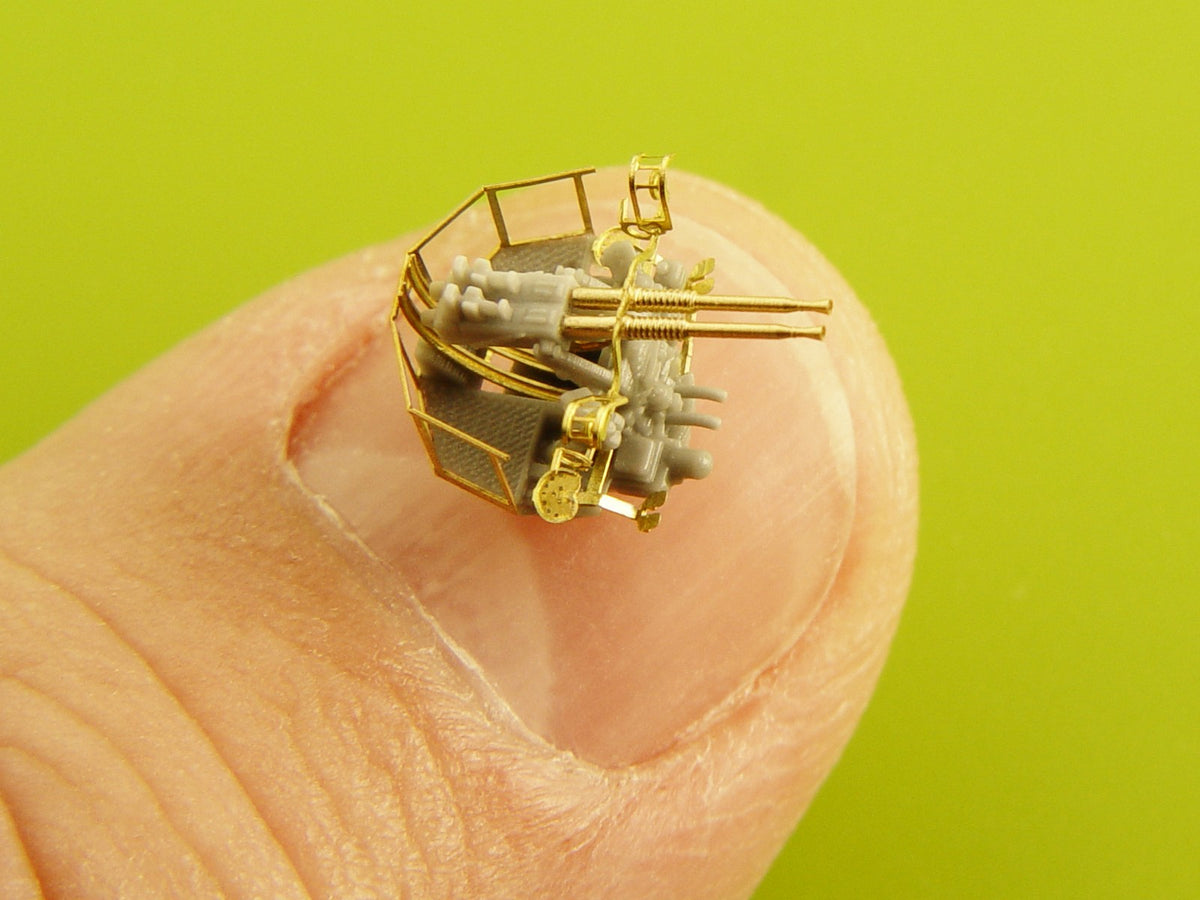Photo of 1:350 scale US Navy 40mm/56 Bofors twin mount with Mk-51 director from Master