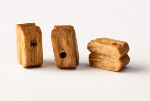Image of Amati B4070,05 5mm Walnut Single Blocks, featuring 20 finely crafted pieces, perfect for detailed model ship rigging and embellishments.