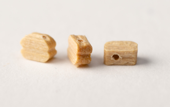 Photo of Amati B4087,03 3mm Boxwood Blocks, featuring 20 high-quality miniatures ideal for precise model ship rigging and detailing.
