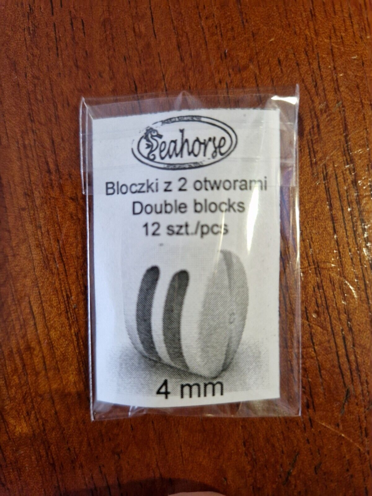 Image showcasing Seahorse's 12pcs of 4mm Double Blocks, 3D printed with high precision for detailed model ship rigging, highlighting their fine craftsmanship and accuracy.