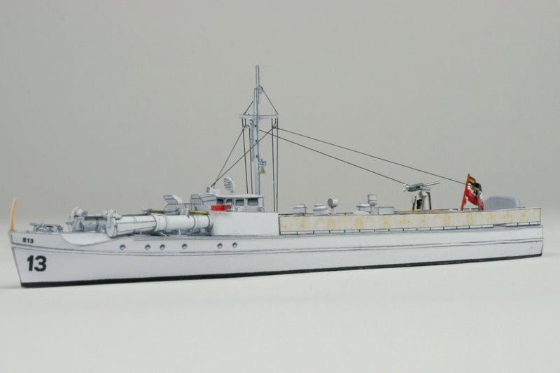 Photo of HMV Harbor S-boat S7–S13 papermodel kit in 1/250 scale with two detailed ships and pier