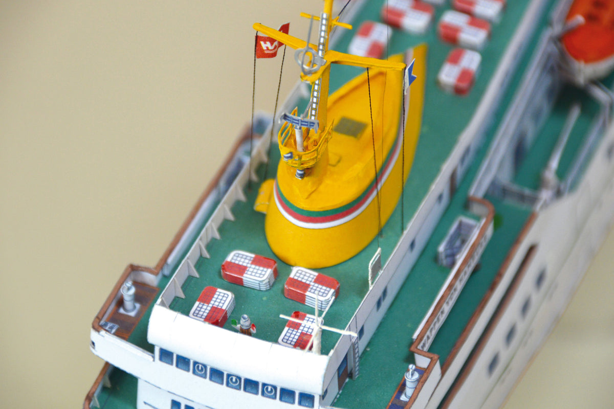 Photo of HMV Wappen von Hamburg 1/250 scale paper model kit with detailed hull, lifeboats, and railings.