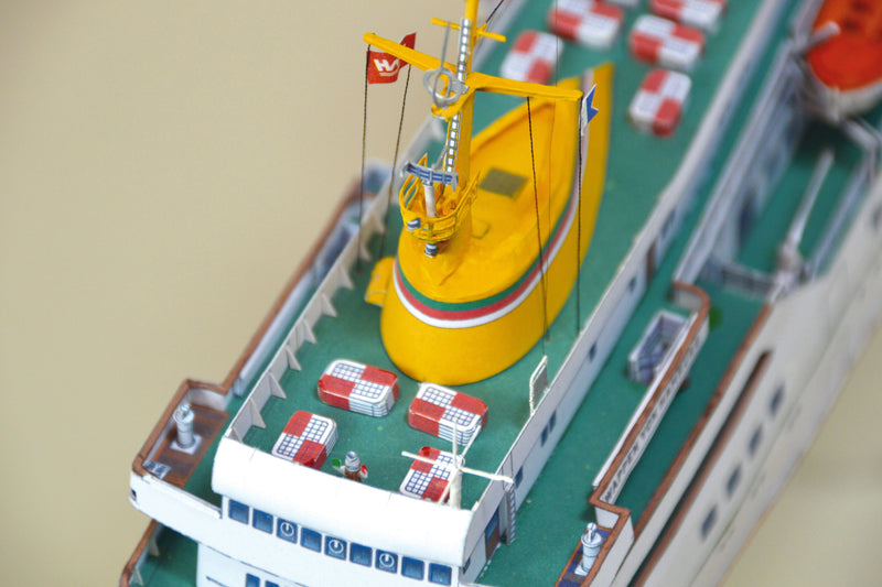 Photo of HMV Wappen von Hamburg 1/250 scale paper model kit with detailed hull, lifeboats, and railings.