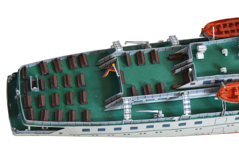Photo of HMV Wappen von Hamburg 1/250 scale paper model kit with detailed hull, lifeboats, and railings.