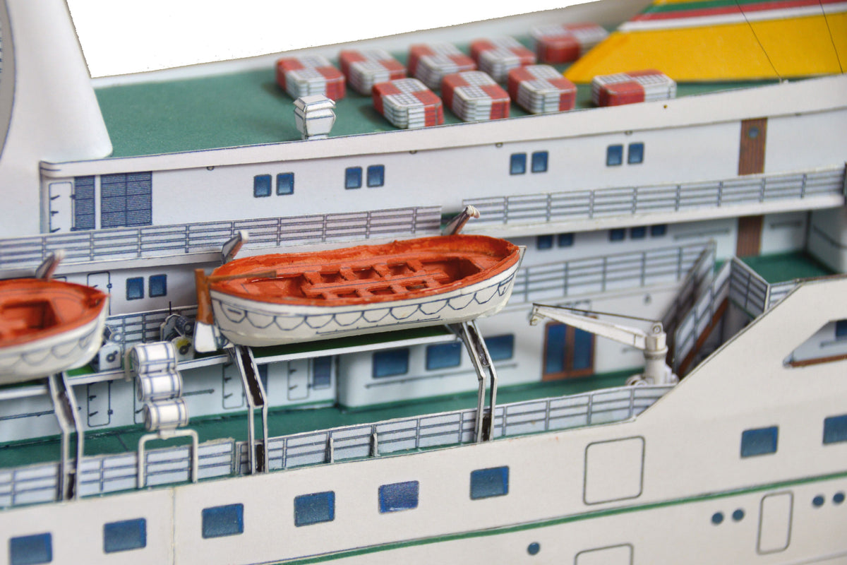 Photo of HMV Wappen von Hamburg 1/250 scale paper model kit with detailed hull, lifeboats, and railings.