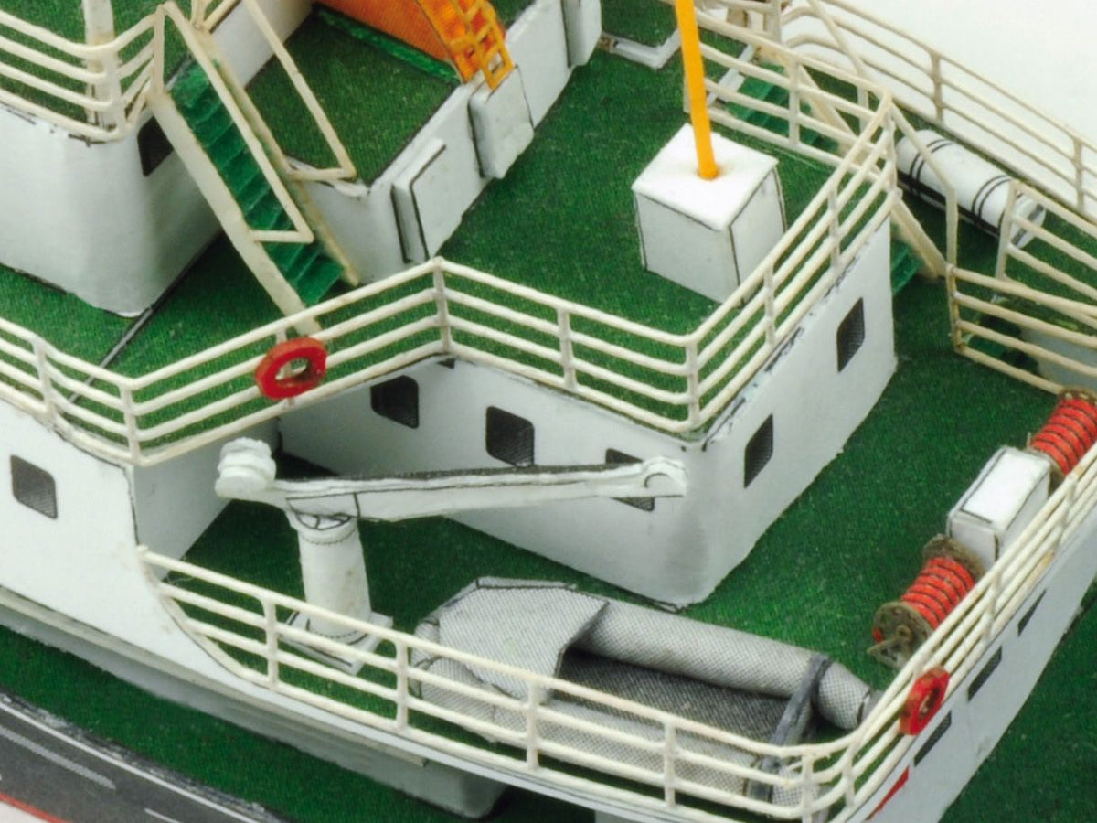 Photo of HMV Buoy Tender Bruno Illing 1/250 scale paper model kit with detailed crane, buoys, and lifeboat by Dr. Henning Budelmann.