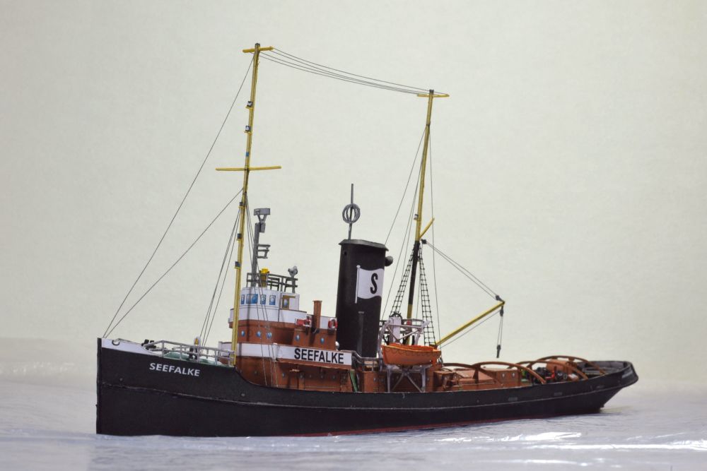 Photo of the HMV card model kit of the 1924 salvage tug Seefalke in 1:250 scale with trawler Lappland and tug Scheelenkuhlen.