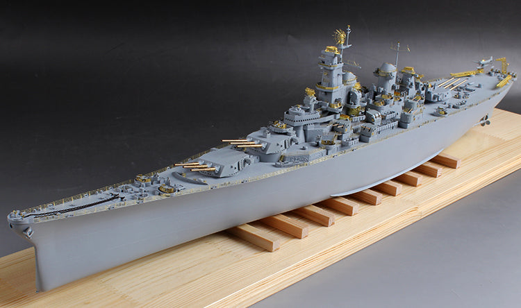 Photo of USS Missouri BB-63 1:350 scale model kit Very Fire VF350909 WWII battleship