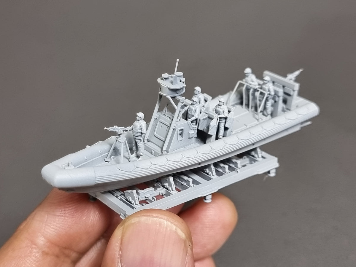 Photo of 11m Naval Special Warfare RIB with six crew figures 1:144 scale resin model by HS Model
