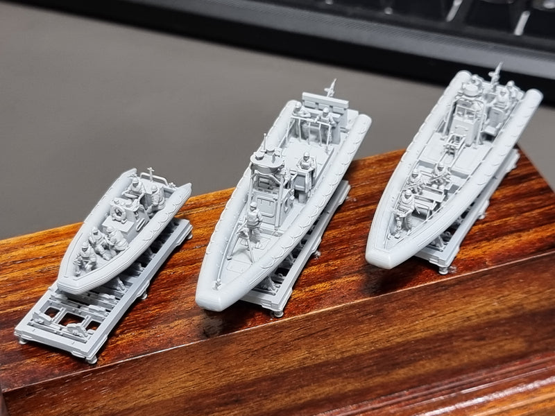 Photo of 11m Naval Special Warfare RIB with six crew figures 1:144 scale resin model by HS Model