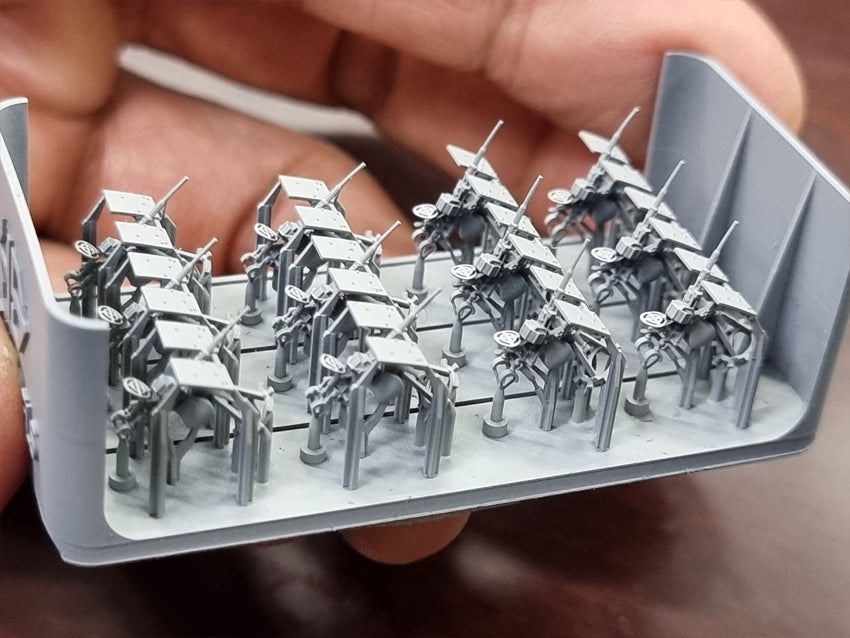Photo of USN Oerlikon 20mm Cannon Type B 1:200 resin model set with 12 cannons and 20 ammo lockers by HS Model