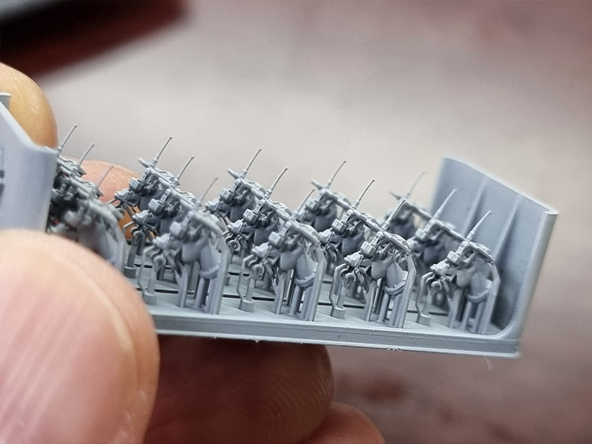 Photo of USN Oerlikon 20mm Cannon Type C 1:350 set with 15 guns and 24 ammo lockers by HS Model