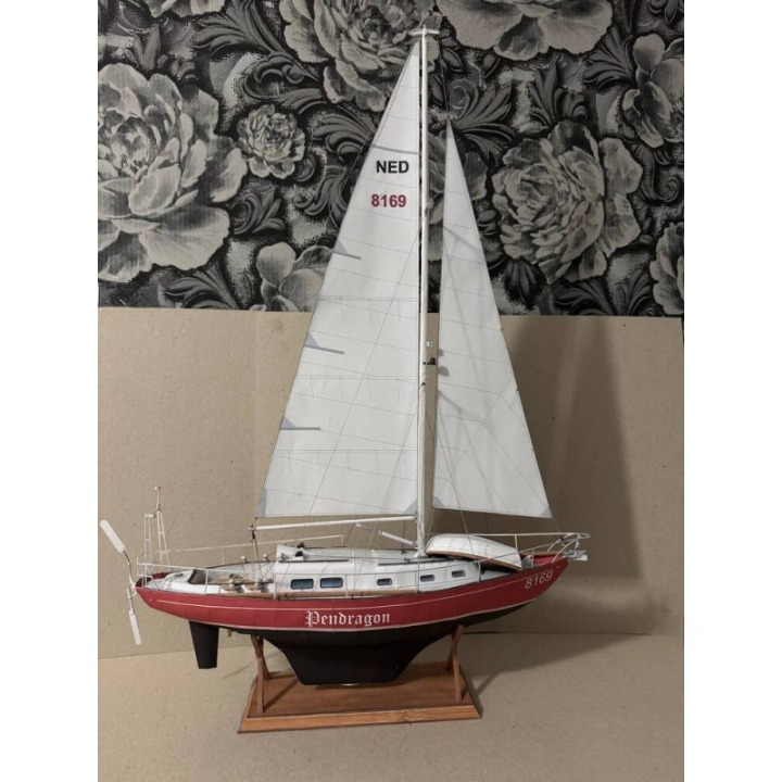 Photo of Orel Excalibur 36 cruise yacht 1:25 scale card model kit 381