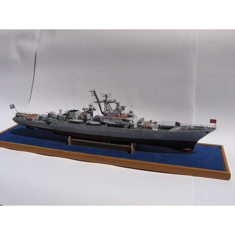Photo of the Deyatelnyy Project 1135 guard ship 1:200 scale card model kit by Orel Publishing