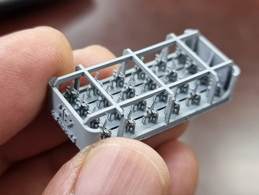 Photo of USN Oerlikon 20mm Cannon Type E 1:700 resin set with 24 AA guns and ammo lockers by HS Model