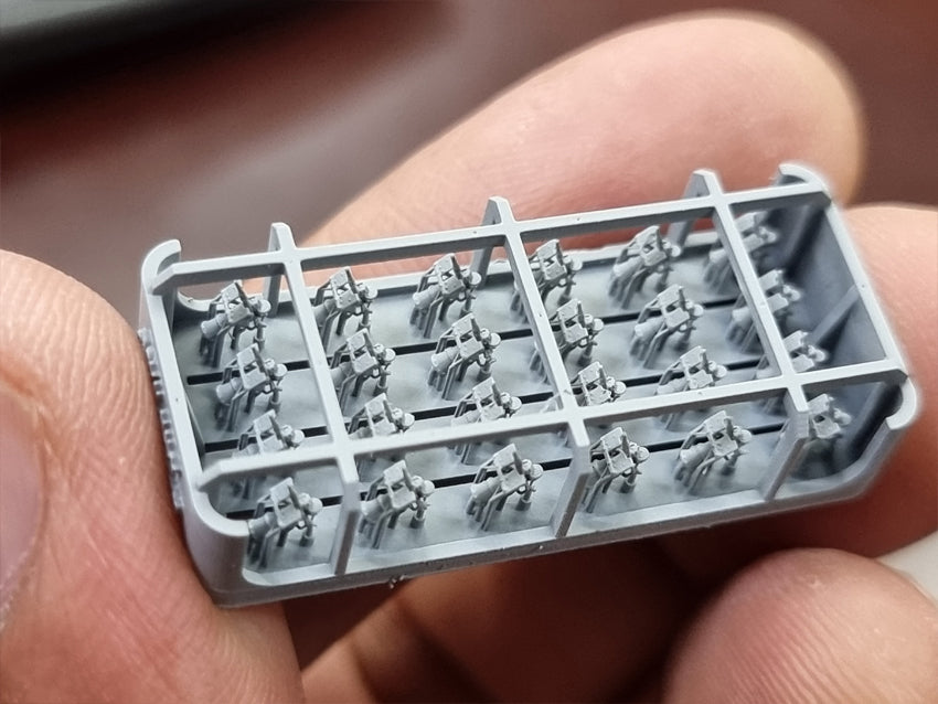 Photo of HMS Oerlikon 20mm Single Cannon Set 1:700 HS Model HSM-E700003S resin parts with ammo lockers