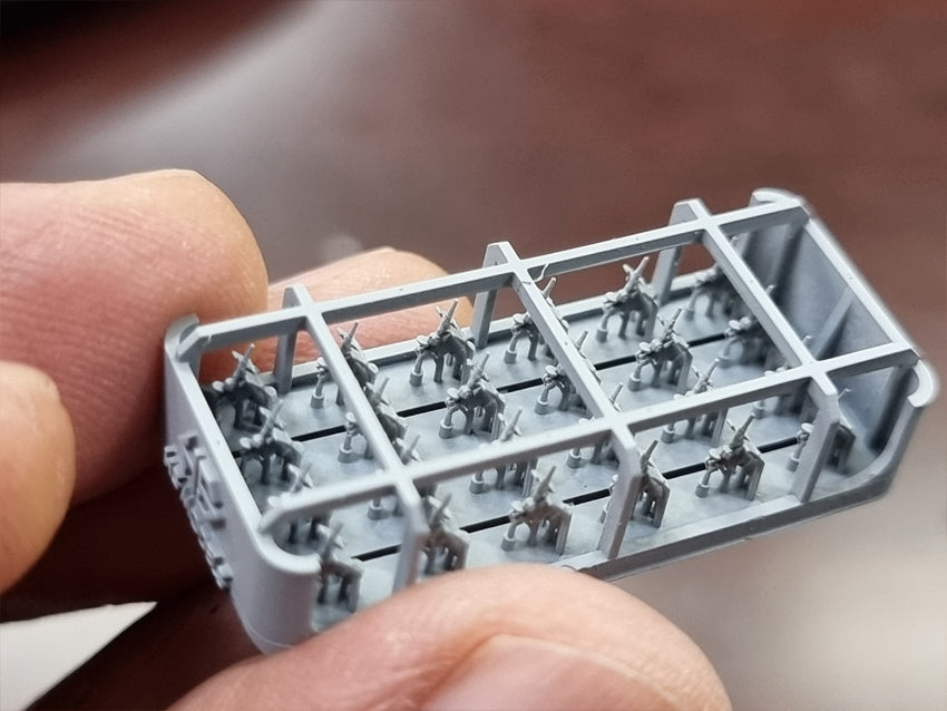 Photo of HMS Oerlikon 20mm Single Cannon Set 1:700 HS Model HSM-E700003S resin parts with ammo lockers