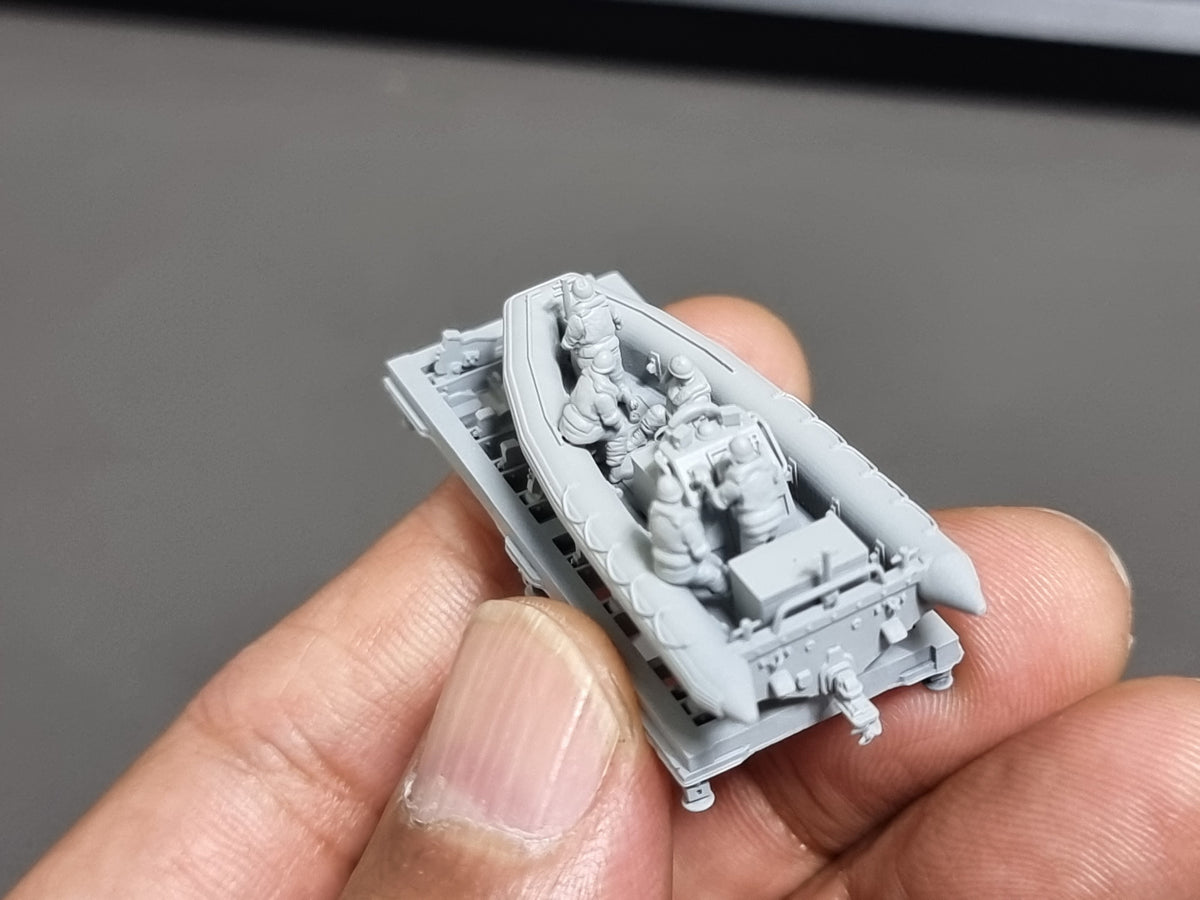 Photo of 7m Rigid Inflatable Boat with 5 crew figures 1:144 scale 3D printed resin model by HS Model HSM-U144001S