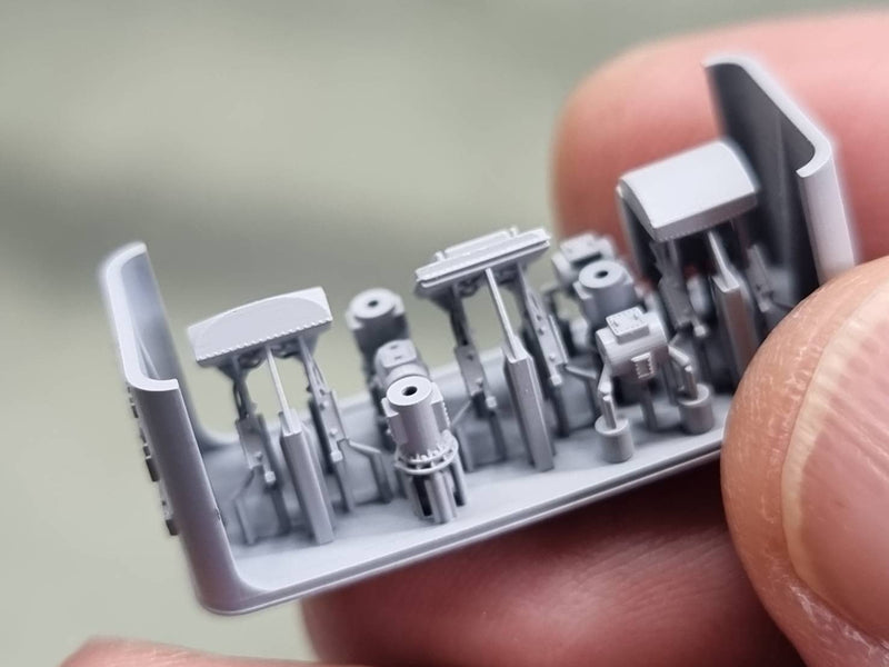 Photo of AN/SMQ-11 Receiving Terminal 1/350 scale resin set by HS Model HSM-U350075S showing six detailed parts in three types