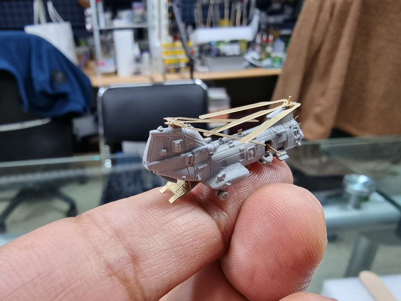 Photo of CH-46E Sea Knight 1/350 scale resin model helicopter set by HS Model HSM-U350040S